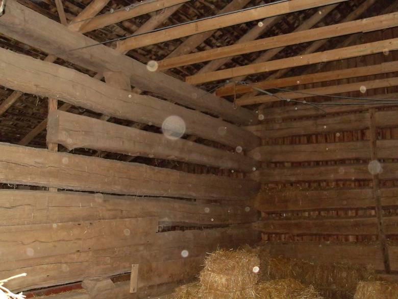 Double Pin Log Barn / Ohio Bank Barn